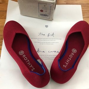 LIKE NEW Red Rothy’s Flats *fit like 6.5*